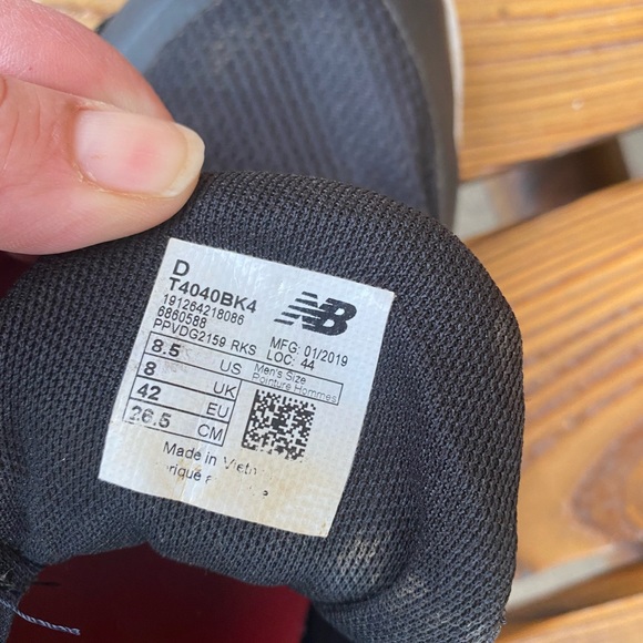 Mens turf shoes NB worn only a few times. Black and white in color size 8.5 - Picture 3 of 4